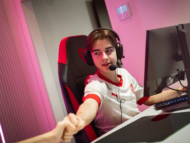 Esport player in MOUZ HQ